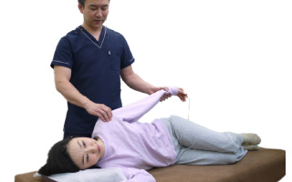 四十肩・五十肩ページへ 四十肩・五十肩イメージ