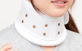 交通事故治療ページへ 交通事故によるむち打ち症のイメージ